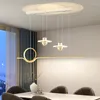 Lâmpadas de lâmpadas pendentes Luzes de teto LED Lâmpada de decoração de flor de arame para mesa de jantar Casa Lustração interna de brilho dourado