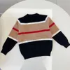 Tute da ragazzo di marca Tute da bambino Autunno Tre pezzi Set abiti firmati per bambini Taglia 100-150 Camicia Cardigan lavorato a maglia e pantaloni sportivi Nov10