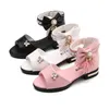 Primi camminatori Sandali con fiocco per bambini Bambini Ragazze Estate Cute Beach Princess Moda Tacchi alti Scarpe da scuola con nappe 230411