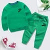 Kids Spring Autumn New Fashion 브랜드 로고 트랙 슈트 3-12 년 소년과 여자 캐주얼 스포츠 까마귀 탑 바지 2pcs 세트 어린이 옷