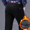 Dżinsy męskie 2023 Zimowe mężczyźni czarny niebieski prosty stretch dżinsowy gęste aksamitne spodnie ciepłe swobodne polarowe spodnie