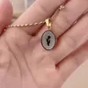 Collana a tulipano da donna placcato oro francese con conchiglia bianca, leggera e piccola, versatile catena incolore in acciaio al titanio di fascia alta