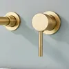 バスルームシンク蛇口Quyanre Brushed Gold Basin Concealed Wall Mounted Tap 360 Rotationシングルハンドルコールドウォーターバスミキサー230410