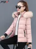 Женские пуховые парки, зимние короткие корейские куртки с воротником из искусственного меха, съемные хлопковые куртки с капюшоном, женские утепленные укороченные пальто со снежной стойкой 231110