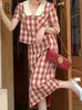 Tvådelklänning Spring Summer Elegant Retro Plaid Suit Women's Short Doll Collar Shirt Hög midja rak kjol 230410