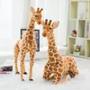 Poupées en peluche Énorme Vie Réelle Girafe En Peluche Jouets Mignon Animal En Peluche Poupées Simulation Douce Girafe Poupée Cadeau D'anniversaire Enfants Jouet Chambre Décor 230410