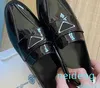 Nouvelles femmes robe à fond plat uxury designer classique triangle signe mocassins chaussure importée en cuir verni en caoutchouc grande semelle anti diapositives dames chaussures en cuir de veau