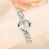 Relógios de pulso requintado pulseira feminina relógio com strass elegante relógio de quartzo falso cristal pequeno mostrador para senhoras