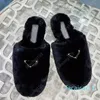Lyxdesigner non slip tofflor tjocka solade kvinnor s sandaler mule plattskor silikonskor med tofflor