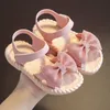 Första vandrare sommar barnskor mode söta prinsessa barn sandaler för flickor småbarn baby mjuk andas hoolow out bow 230411