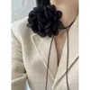 Choker 2023 Överdriven svart blommahalsband för kvinnor delikat chocker fransk romantisk rephals kvinnlig krage