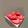 Designer tofflor flip flops kvinnor läder sommar strandskor inomhus och utomhus dusch mjuk sula tofflor fashionabla sandaler rosa röda svartvit 35-42