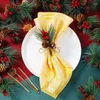 Flores decorativas 2 piezas de Navidad artificial rama de bayas rojas copo de nieve ramas de cono de aguja de pino para Navidad DIY suministro de corona Noel Decoratons