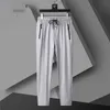 Pantaloni da uomo 2022 New Summer Cargo Pantaloni della tuta da uomo Abbigliamento sportivo Pantaloni da jogging neri grigi Pantaloni da pista in cotone casual Taglia 6XL 7XL 8XL W0414