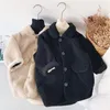 Jaquetas moda inverno bebê meninas casacos preto damasco carta impressão reflexiva criança cardigans com bolsos crianças outwears