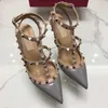 sandaal spike schoenen beroepsmatige bezaaid spikes schoenen slanke mode sandalen vrouwen hoge hakken schoenen luxe casual schoenen designer goud mat lederen slippers