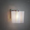 Vägglampor de nordiska minimalistiska och moderna lampmjölkglasskuggorna sovrum ljus kreativ personlighet vit moln gång