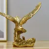 Obiekty dekoracyjne figurki Northeuins amerykańska żywica Golden Eagle Statue Art Animal Model Ornament Home Office Desktop Feng Shui Decor 230411