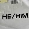 Herr t-shirts 23SS streetwear streckkodtryck t-shirt män kvinnor han/honom par tee överdimensionerade vtm kort ärm T230412