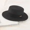 قبعات واسعة الحافة 2023 قبعة قش مسطحة للنساء الصيفيات فيدورا صن بيتش عالية الجودة