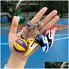 Mode 100 Stile 3D Basketballschuhe Schlüsselanhänger Stereoskopische Turnschuhe Schlüsselanhänger Mini Sportschuh Schlüsselanhänger Tasche Anhänger Geschenk für Männer Frauen Dhkry