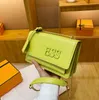 2023 New Street Trend Crossbody Chain Bag Solid Color European och American Big Lettered Casual Lightweight Simple Women's Bags