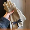 Gants de créateur d'hiver pour femmes, nœud papillon en peluche épaissie pour véhicule électrique, gants élégants pour écran tactile froid et chaud