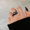 Кольца кластера IFME, винтажные шахматные кольца на палец для женщин и девочек, черное металлическое кольцо в стиле панк с геометрическим рисунком, подарки для вечеринок, трендовые ювелирные изделия 2023