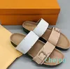 Chinelos de praia femininos Flat Mule Designer esfriam sem esforço com fivelas douradas ajustadas