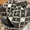 Tjocka tofflor Luxurys kvinnor förhöjda sandaler Vattentäta sommarstrandskor Tunga hantverksbroder med ruta 35-40