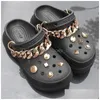 Schuhteile Zubehör Schuhe Dekorationen Ketten für Croc 1 Set Schnürsenkelschnalle Diy Metall Punk Style Rock Slipperss Rivet Charms Dr Dhzui