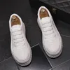 Dikke Soled Soled Small White Shoes Heren Spring Summer Nieuwe Solid Color Casual Shoes Fashion Korean Version Heren Board Shoes D2H19