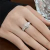 Lüks Tasarımcı Band Ring için Kadın Çar Diamond 925 STERLING Gümüş 5a Zirkonia Buzlu Yuvarlak Yuvarlak Kalp Takı Kadın Nişan Düğün Altın Yüzük Hediye Kutusu