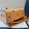 Bolso de media luna MC de alta calidad Diseñadores de mensajero Cuero genuino las bolsas de asas Luxurys maquillaje bucke Bolsos de hombro redondos monederos para hombre embrague para mujer bandolera