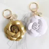 Keychains Cute Pu Leather Camellia Car Keychain Alloy Hanging Tag Rose Flower Bag Pendant Accessories