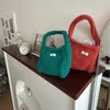 Les sacs de soirée d'hiver contiennent du sac à main à aiguille en bâton épais tissé de couleur unie de style laine 23 automne et hiver petit sac de bonbons frais