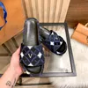 Tjocka tofflor Luxurys kvinnor förhöjda sandaler Vattentäta sommarstrandskor Tunga hantverksbroder med ruta 35-40