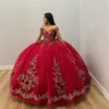 赤い光沢のあるボールガウンQuinceaneraドレスゴールドアップリケレースビーズから肩のコルセットスイート15 Vestidos de 15 Anos