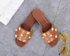 Sandalo di design Pantofola da donna famosa ROMAN STUD in pelle nappa trapuntata piatta Scarpe da uomo Rivetto di alta qualità Novità Tory Tasman con scatole esterne Lady Slide 72