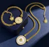 Retro Fashion Necklace Armband Stud Earring Rings uppsättningar Emaljharts Medusa Pendant Brass Color Emamel Ladies Designer Jewelry Presents MS18 --303