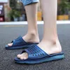 Бренды тапочек 2023 Man House Winter Summer Summer Comfort Flip Flops Tennis Skateboard Luxury Shoes Men Beach Sandals