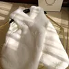 Gilet di visone spesso da donna in pelliccia da donna con scollo a V lungo peloso di colore bianco cappotto sintetico senza maniche cappotti caldi giacca invernale femminile