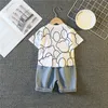 Kläderuppsättningar Sommar baby flickor kläder passar barn pojkar mode tecknad t short shorts 2 st -uppsättningar småbarn casual kostym barn spårsuits 230412