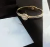 Braccialetto di design di gioielli classici Placcatura in oro 18 carati di fascia alta Marca Bracciale a doppia lettera a cerchio Unisex con strass di cristallo San Valentino Accessorio per la festa nuziale