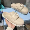 Sandali firmati Pantofole Morbida nappa imbottita Sandali in pelle Sandali infradito cursori scarpe con plateau moda estate ragazze sandali sandali monolite pantofole scarpe