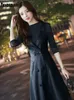 Sukienki swobodne Nerazzurri Summer Black Pu skórzana sukienka Kobiet Pasek midi faux sukienki dla damskiej elegancka koreańska moda 230412