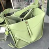 2023 Bolso de diseñador de alta calidad Satén suave Hammo Bolso de hombro para mujer Bolso con cierre de cremallera Bolso cruzado para mujer de dos estados Bolso de mano para comprador de moda