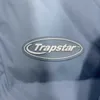 Venda imperdível A mais recente jaqueta de algodão Trapstar para baixo para homens com capuz azul gelo destacável patch bordado Marca de moda britânica