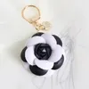 Keychains Cute Pu Leather Camellia Car Keychain Alloy Hanging Tag Rose Flower Bag Pendant Accessories