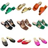 Klinknagel pantoffels nieuwe mode designer schoenen zomer dames platformschoenen top lederen strandschoenen dikke hak sandalen open teen slides metalen letterschoenen goud zilver